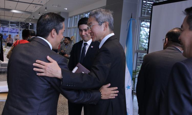 UNAH fortalece lazos con la cooperación internacional en Honduras