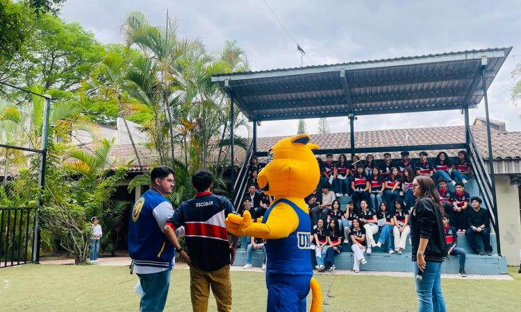UNAH continúa con sus giras Puma en distintas instituciones de educación media 