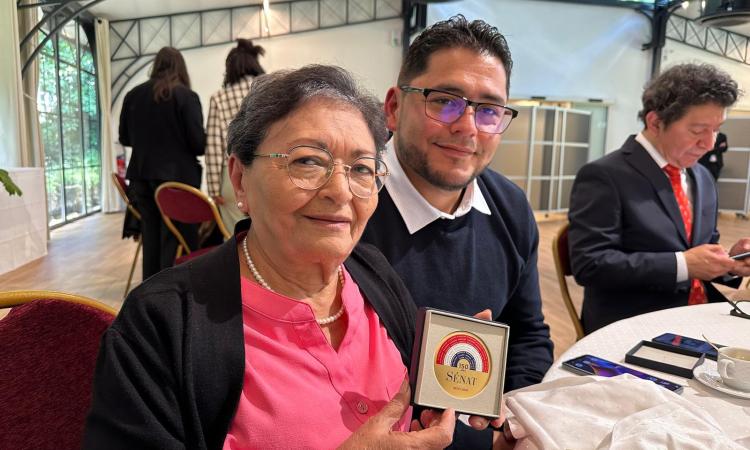 Presidencia del Senado Francés brinda reconocimiento a funcionario de la UNAH