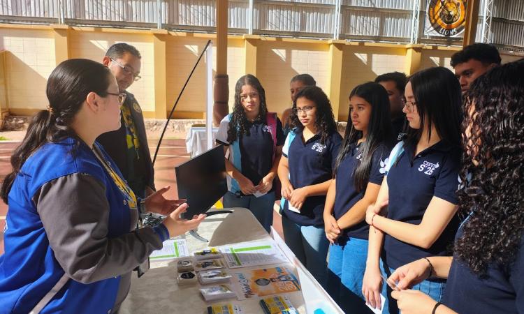Giras Pumas llegan a feria de universidades en la capital