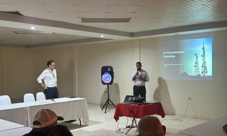 Cámara de Comercio de Tela impulsa capacitación en comunicación televisiva y redacción periodística