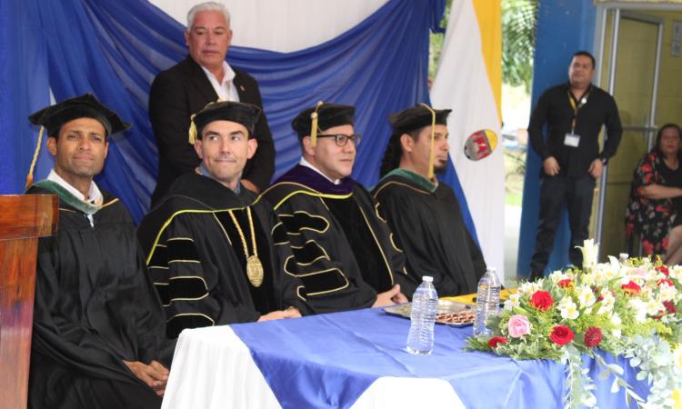 UNAH Campus El Paraíso extiende título a 67 profesionales de seis carreras universitarias