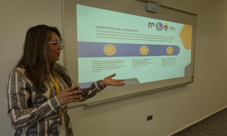 Facultad de Humanidades y Artes imparte taller de creación literaria con IA para estudiantes con discapacidad visual