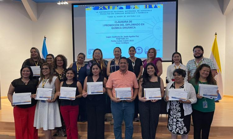 22 profesionales culminan la I promoción del Diplomado en Química Orgánica 
