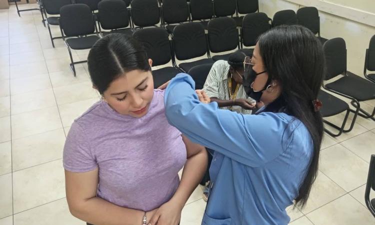 Facultad de Ciencias Sociales realiza jornada de vacunación contra la influenza