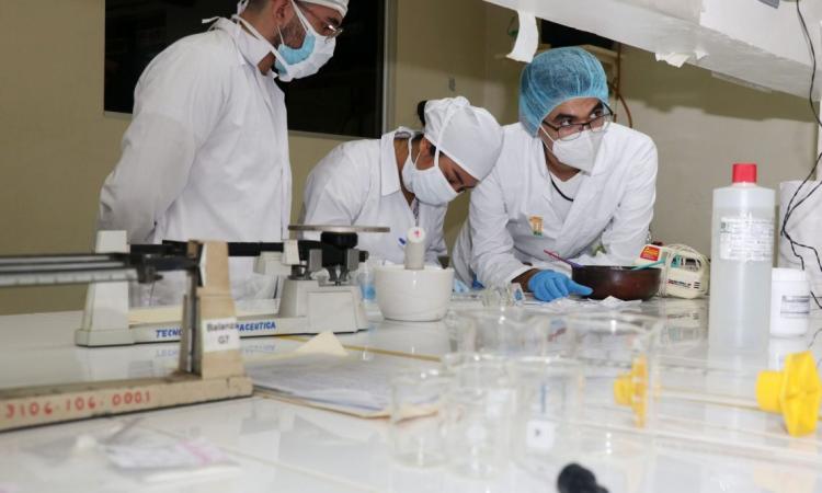 Facultad de Ciencias Químicas y Farmacia desarrolla proyecto clave para el manejo seguro de desechos tóxicos