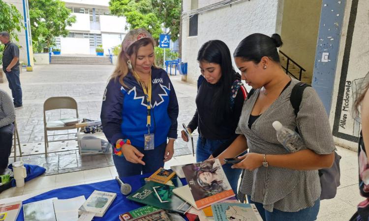 Con intercambio de libros, VOAE acerca a los jóvenes a la lectura