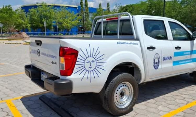 UNAH Campus Olancho recibe vehículo 4x4 para fortalecer labores académicas y administrativas