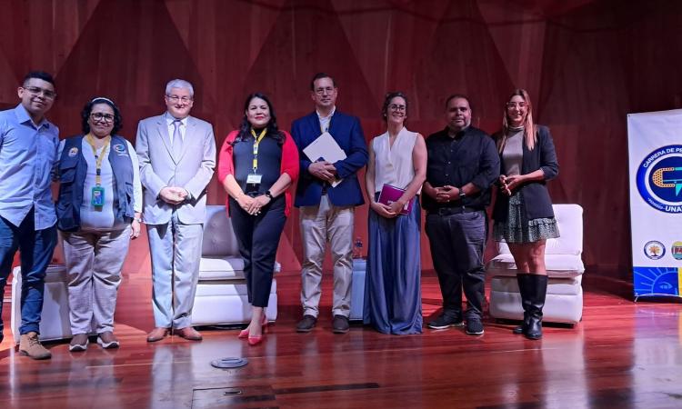 Carrera de Periodismo promueve análisis crítico sobre el rol de la prensa en procesos electorales