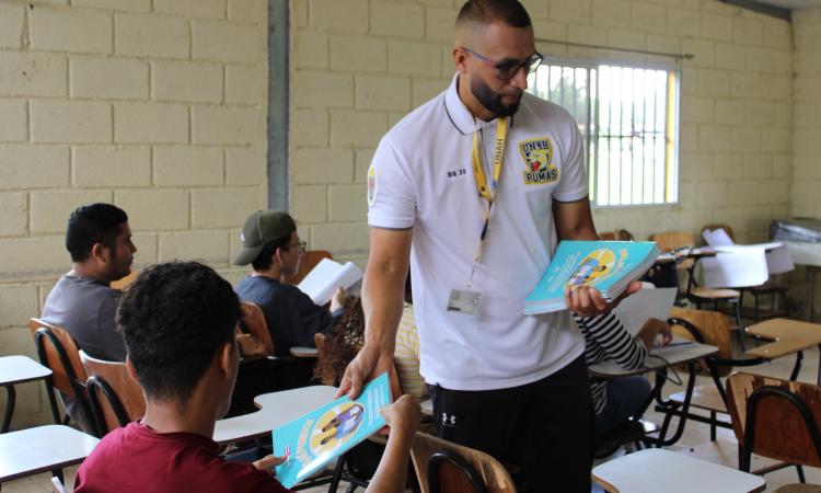 UNAH Campus El Paraíso se une a programa de alfabetización "José Manuel Flores Arguijo"