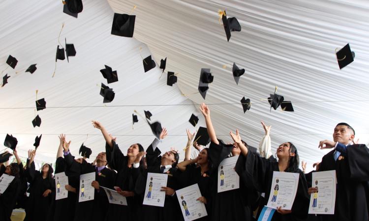 Más de 90 nuevos profesionales celebran su graduación en la UNAH Comayagua