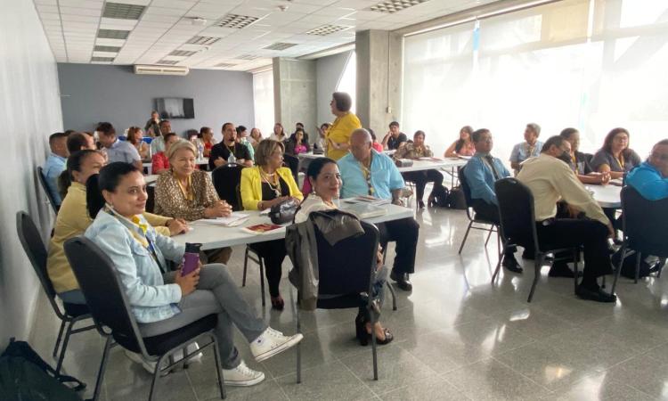 VRA imparte seminario para fortalecer las funciones de la gestión académica