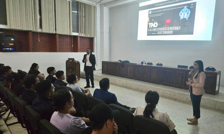 Experto internacional en IA empresarial brinda talleres a estudiantes de UNAH Campus Cortés