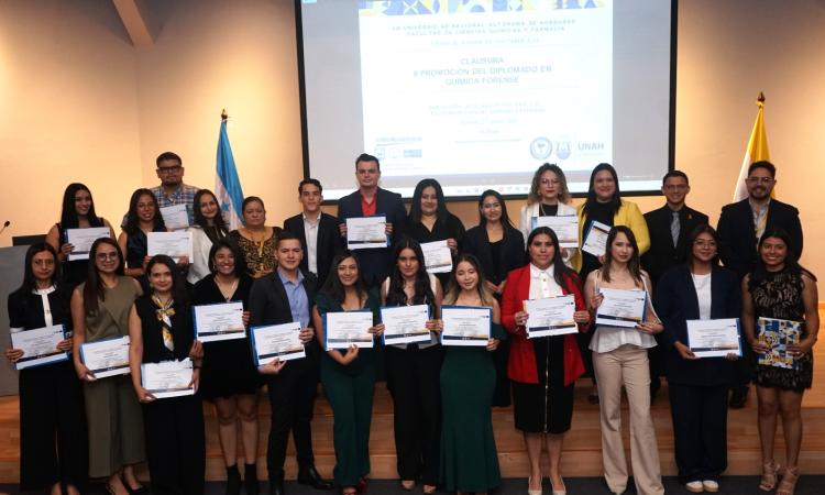 Más de 20 profesionales egresan del Diplomado en Química Forense