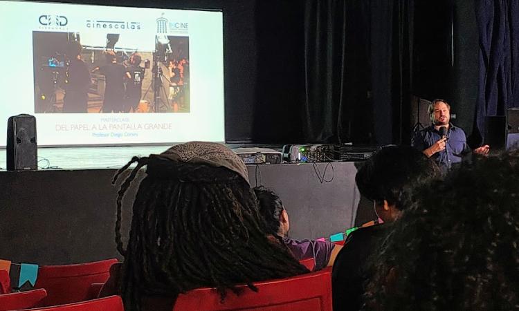 Cineasta internacional Diego Corsini brinda clase magistral sobre cine sin fórmulas