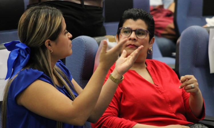 ¿Te gustaría ser intérprete de Lesho? Aquí te contamos cuáles son los requisitos para estudiar este técnico universitario