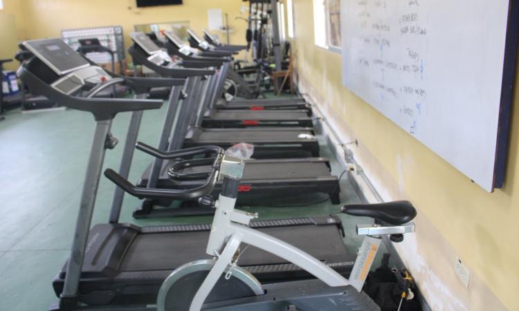 Instalan nuevo circuito eléctrico para gimnasio en UNAH Campus El Paraíso 