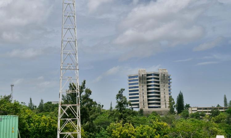 UNAH instala torre para antena de estación terrestre de Satélite Morazán