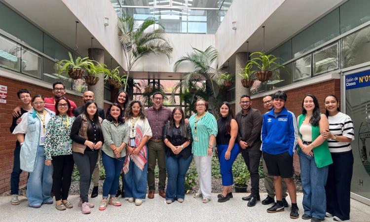 Estudiantes presentan resultados de investigación en el IUDPAS-FCCSS