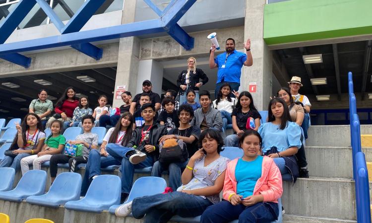 Chicos del Programa Piloto Integral de Combate a la Pobreza Urbana recorren la UNAH