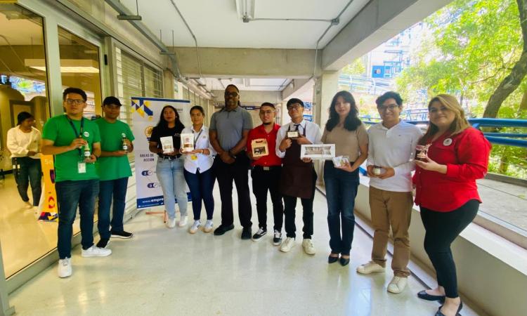 Estudiantes de Desarrollo de Negocios ofrecen productos innovadores
