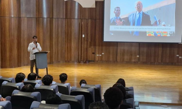 Desde Francia, un académico hondureño confronta el racismo narrativo de EE UU