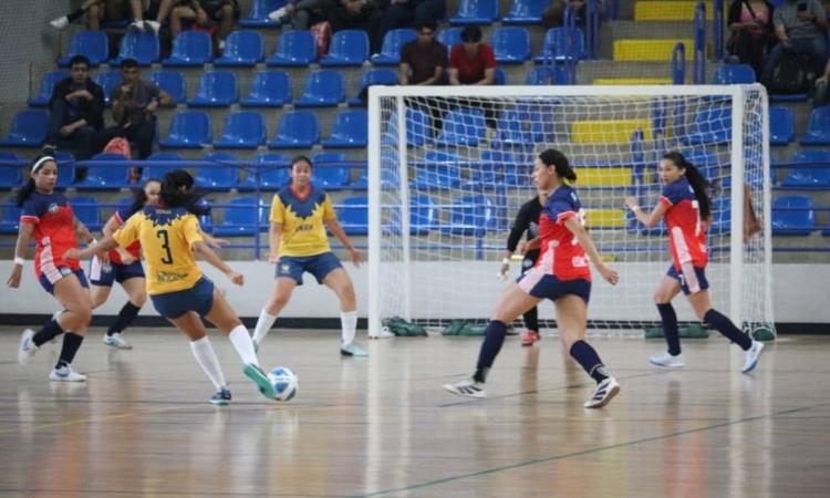 Futsala: Victoria contundente para las Pumas en femenino; revés en masculino