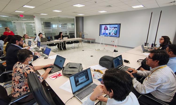 Profesores universitarios presentan proyectos de desarrollo sostenible