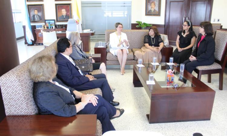 UNAH y Unión Internacional del Notariado proyectan alianza de cooperación para desarrollar programas académicos