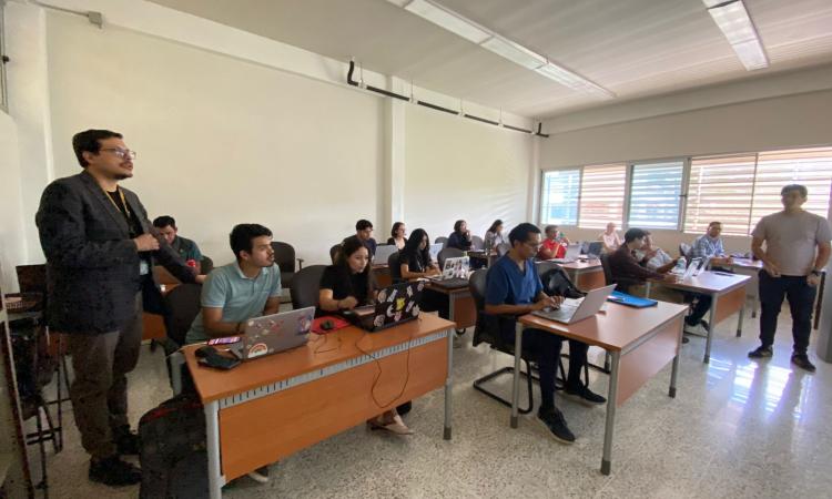 Facultad de Ciencias impulsa formación científica con taller internacional sobre análisis de secuencias biológicas