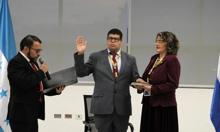 Juramentan a nuevo director de UNAH Campus Copán, Luis Aguirre Cálix
