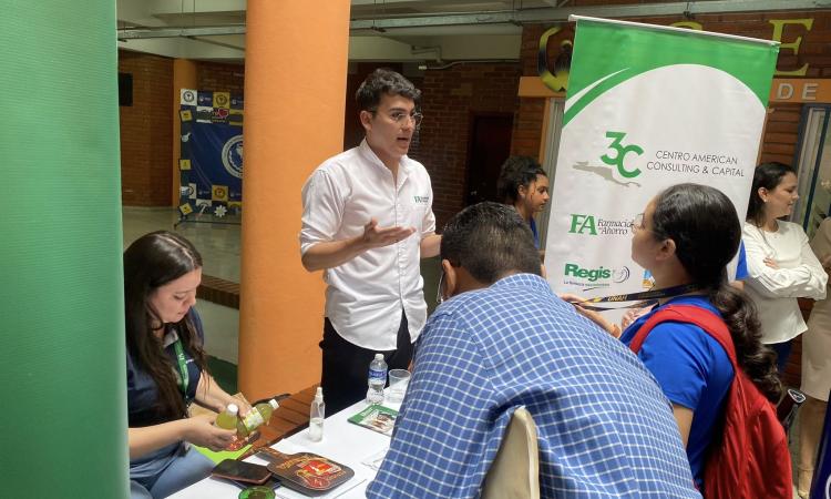 Facultad de Química y Farmacia realiza su primera Feria de Empleo 