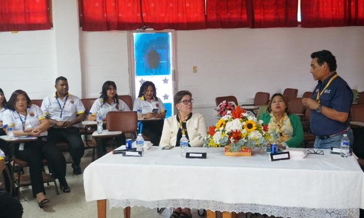 Estudiantes de Pedagogía de UNAH Educación a Distancia Tegucigalpa presentan proyectos de vinculación