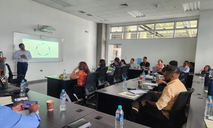 Taller de psicometría con experto mexicano impulsa la mejora continua de la PHUMA