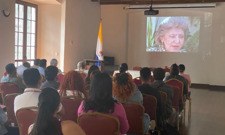 Rinden homenaje a Leticia de Oyuela en el Paraninfo Universitario