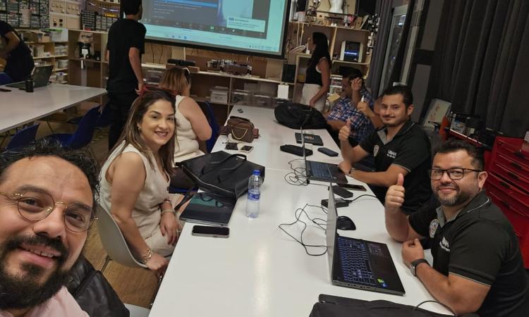 Investigadores de la UNAH se capacitan en fabricación digital en Fab Lab Barcelona