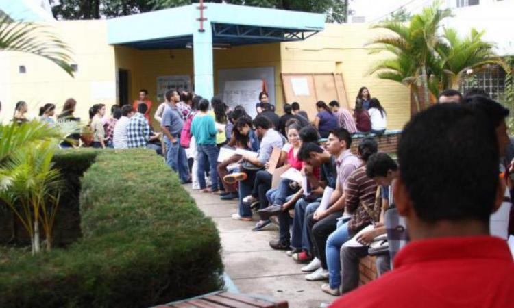 Aprueban nuevo reglamento de becas, ampliando montos y beneficios para más estudiantes