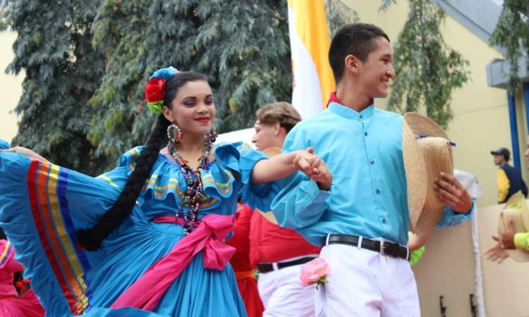 UNAH y Ceutec iniciaron FUCAIN 2025 con sus grupos de danzas folclóricas