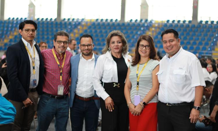 Con emotiva ceremonia reconocen labor del cuerpo docente de la UNAH a nivel nacional