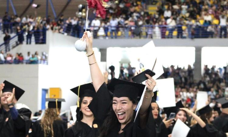 ¡Ningún obstáculo los detuvo! La UNAH graduó 1,283 nuevos profesionales 