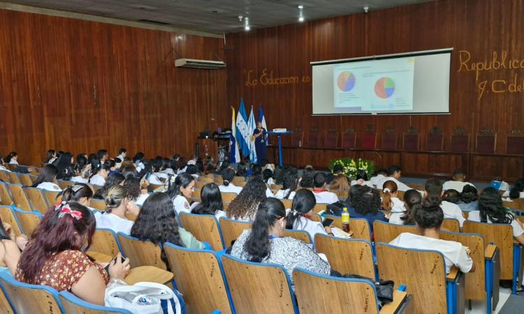Ponencias fortalecen investigación y formación en enfermería durante congreso en la UNAH