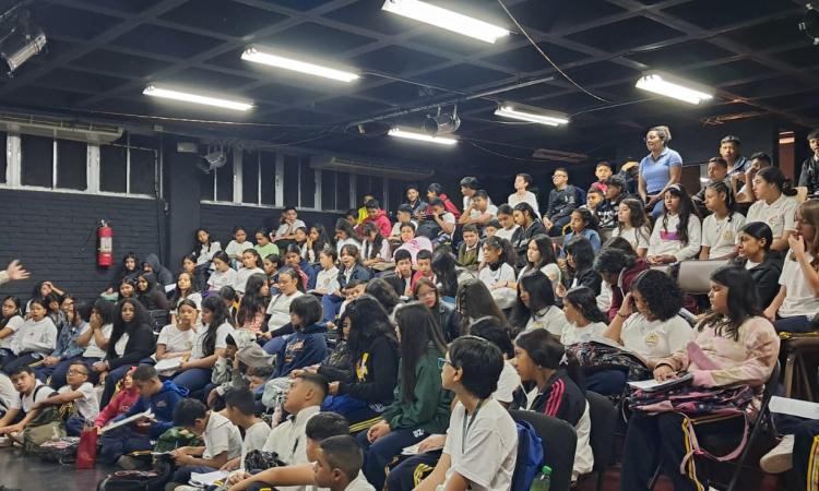 Institutos de educación media visitan la UNAH para conocer sus grupos artísticos