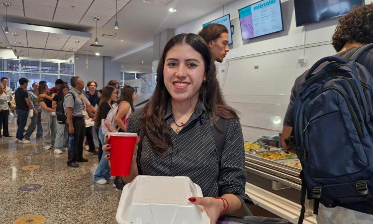 Centenares de estudiantes reciben alimentación gratuita gracias al programa Mi Bienestar UNAH