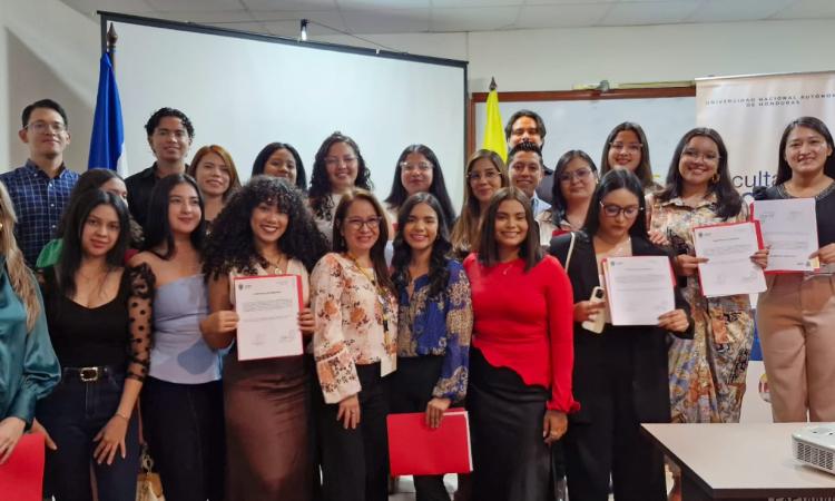 Facultad de Ciencias entrega 80 cartas de egresado a nuevos profesionales