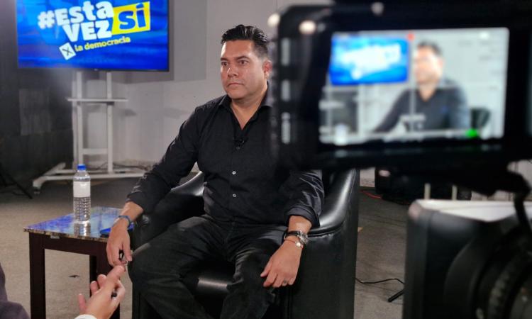 Diálogos políticos: candidato a alcalde por el Partido Nacional propone teleférico, represa y digitalización como soluciones para la capital