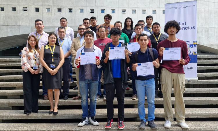 Reconocen a estudiantes de la UNAH por histórico desempeño en competencia iberoamericana de matemáticas