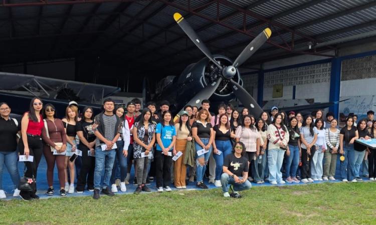 Estudiantes de Historia de la UNAH exploran el legado aeronáutico de Honduras