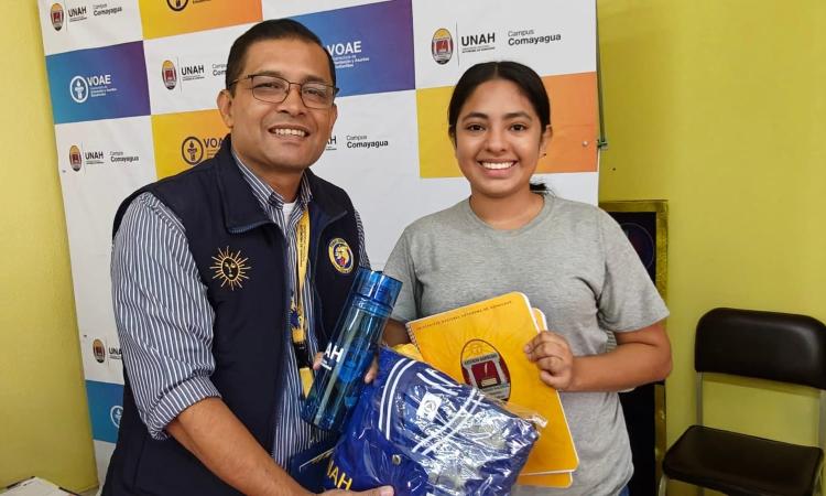 Estudiantes de UNAH Campus Comayagua ya reciben beneficios del programa Mi Bienestar