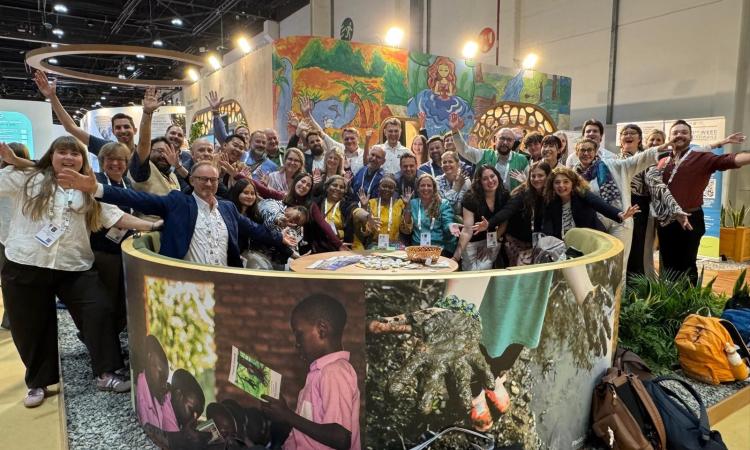 Pumas en el Mundo: Bióloga egresada de la UNAH participa en el Congreso Mundial de la Naturaleza en Abu Dabi