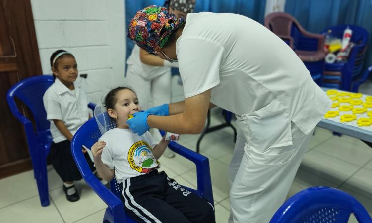 Más de 1,800 personas beneficiadas con proyecto odontológico de UNAH Campus Cortés 